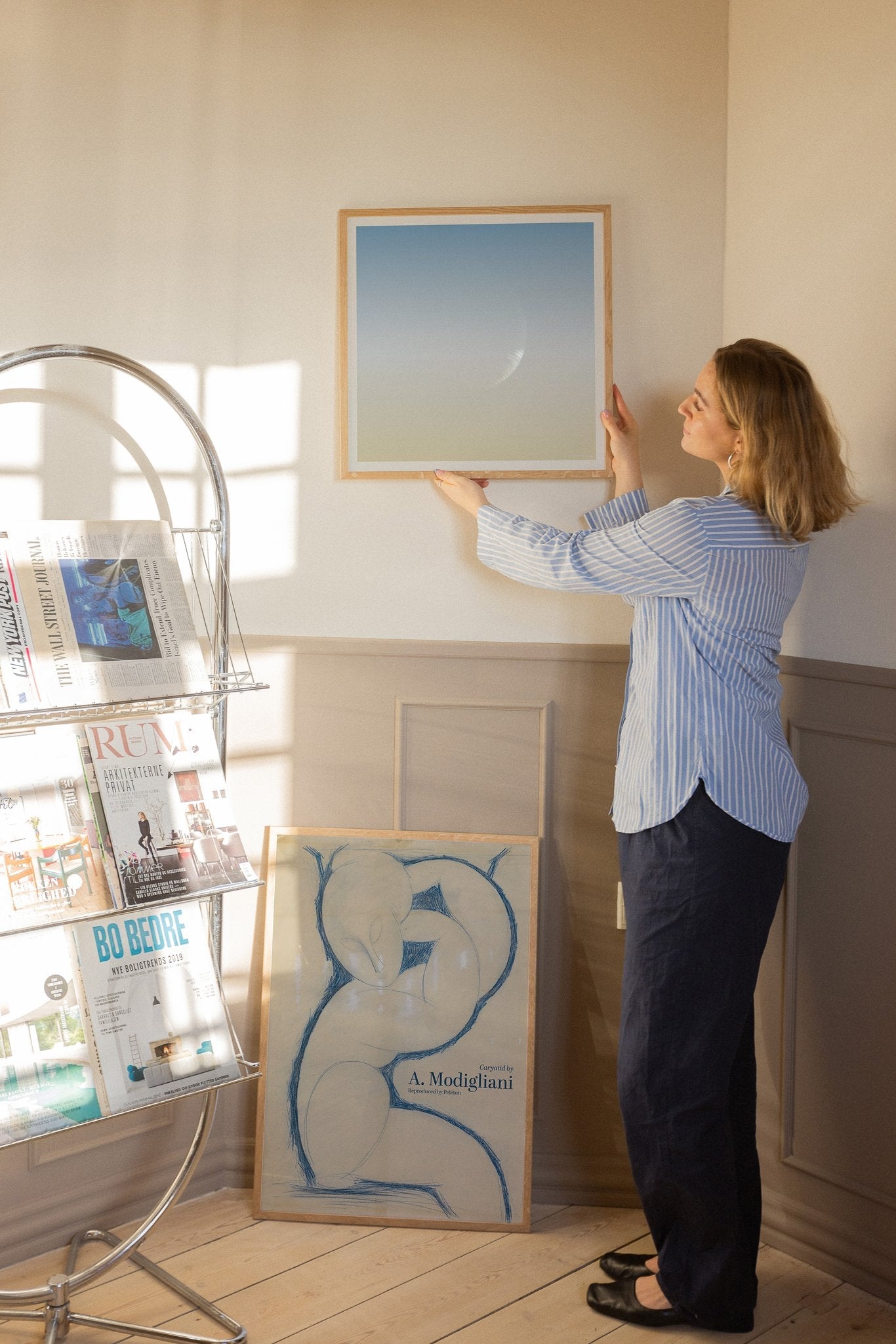 Bläuliche Zusammenstellung von kunstpostern